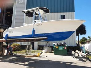 2018 Sea Hunt Triton 210