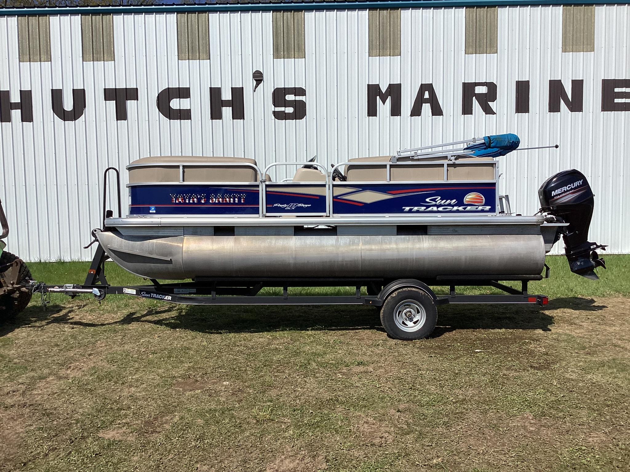 2018 Sun Tracker Party Barge 18 DLX