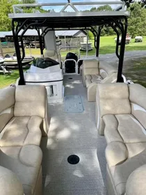 2024 Aloha Tropical Series 260 Sundeck