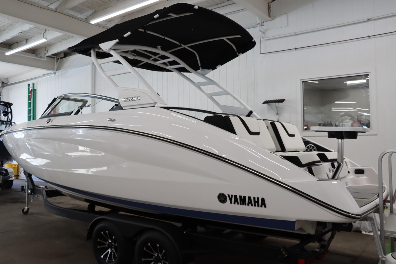 2024 Yamaha Boats 252SD