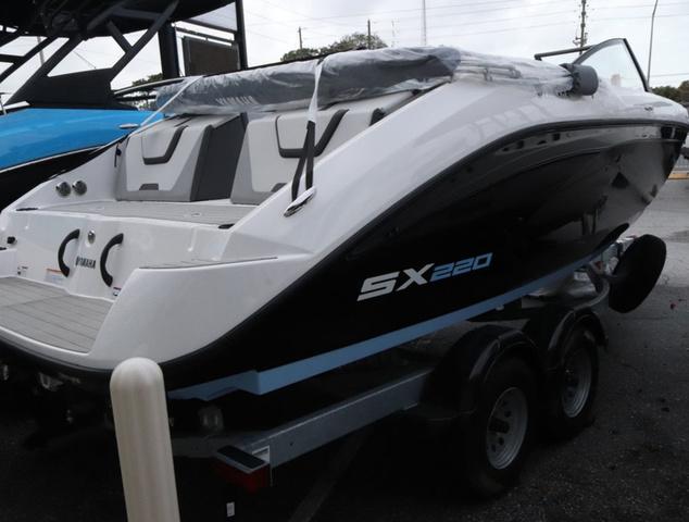 2024 Yamaha Boats SX220-BLACK-GALV