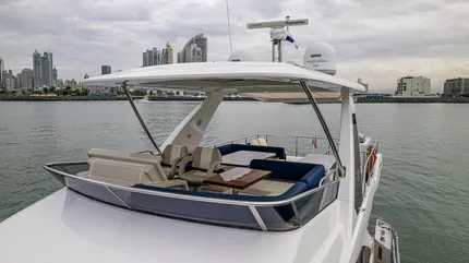 2017 Azimut Flybridge