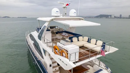 2017 Azimut Flybridge