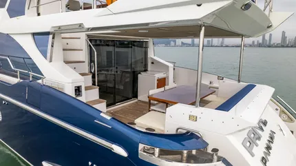 2017 Azimut Flybridge