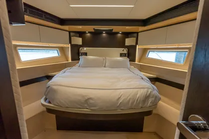 2017 Azimut Flybridge