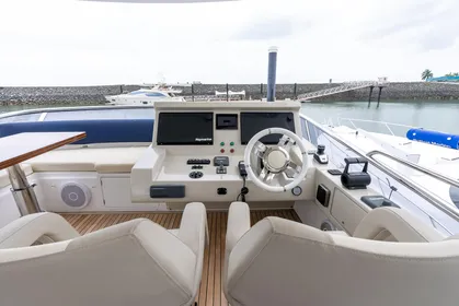 2017 Azimut Flybridge