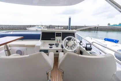 2017 Azimut Flybridge