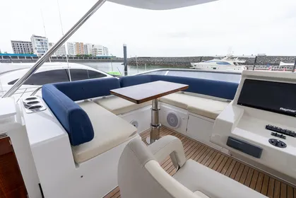 2017 Azimut Flybridge