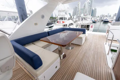 2017 Azimut Flybridge