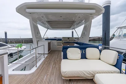 2017 Azimut Flybridge