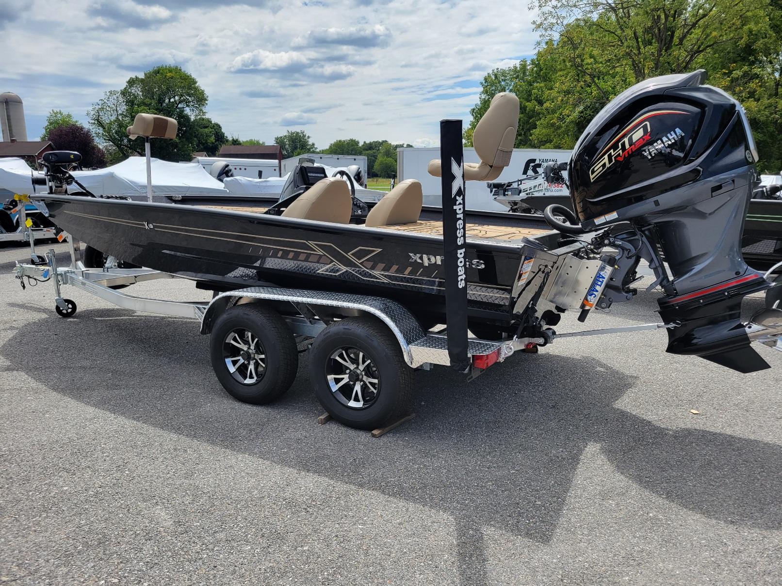 New 2024 Xpress X19 Pro Bass (In stock!), 17362 Spring Grove Boat Trader