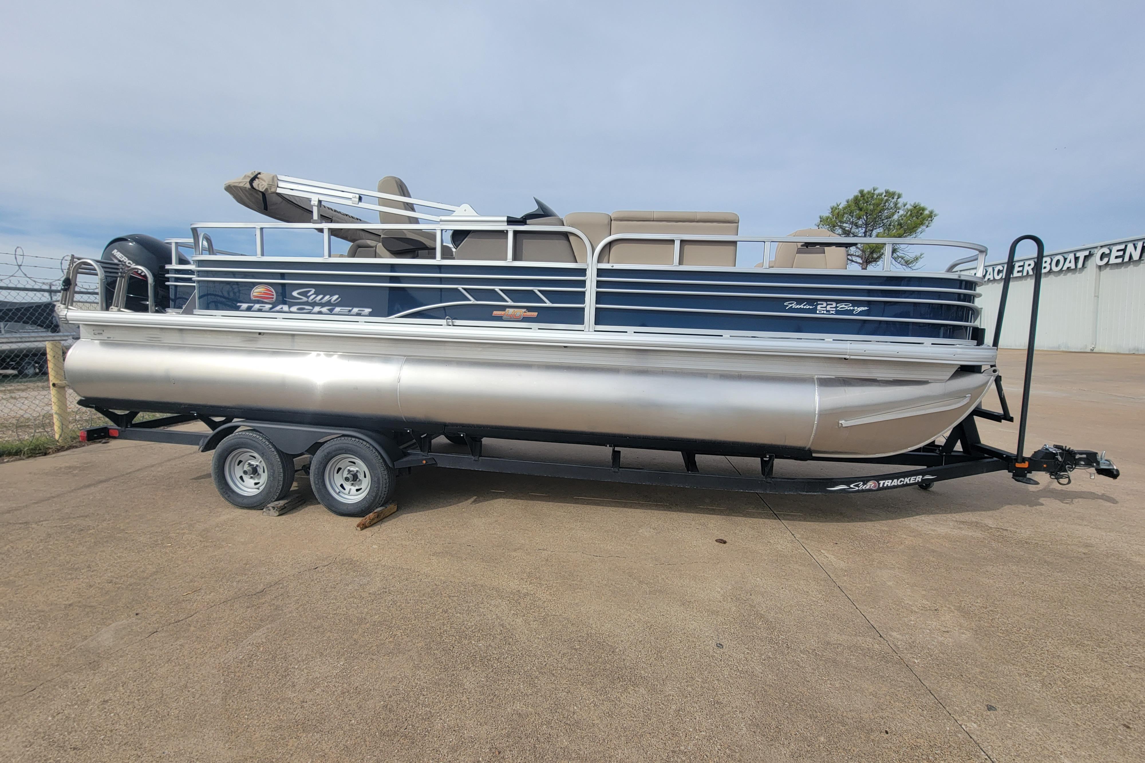 FISHIN' BARGE 22 DLX - SUN TRACKER Fishing Pontoon Boat