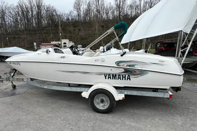 2000 Yamaha Boats LS2000
