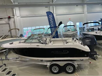 2024 Robalo R207