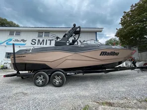 2023 Malibu 25 LSV