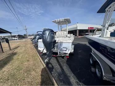 2024 Robalo 226 Cayman