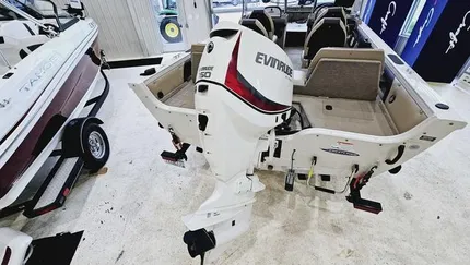 2015 Crestliner 1850 Super Hawk