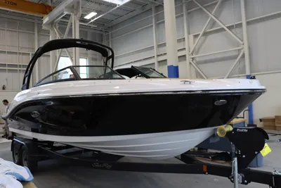 2024 Sea Ray 230SPX