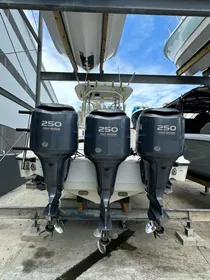 2007 Hydra-Sports 33 center console