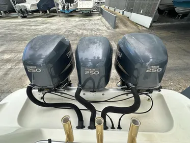 2007 Hydra-Sports 33 center console