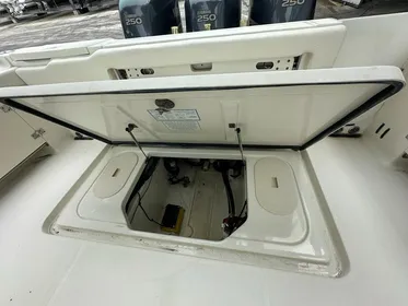 2007 Hydra-Sports 33 center console