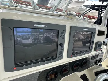 2007 Hydra-Sports 33 center console