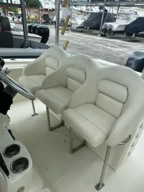 2007 Hydra-Sports 33 center console