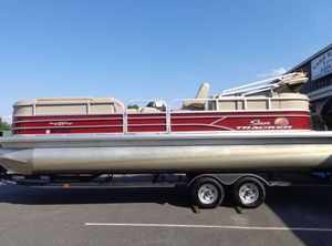 2019 Sun Tracker Party Barge 24 DLX