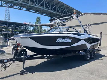 2022 Malibu 25 LSV