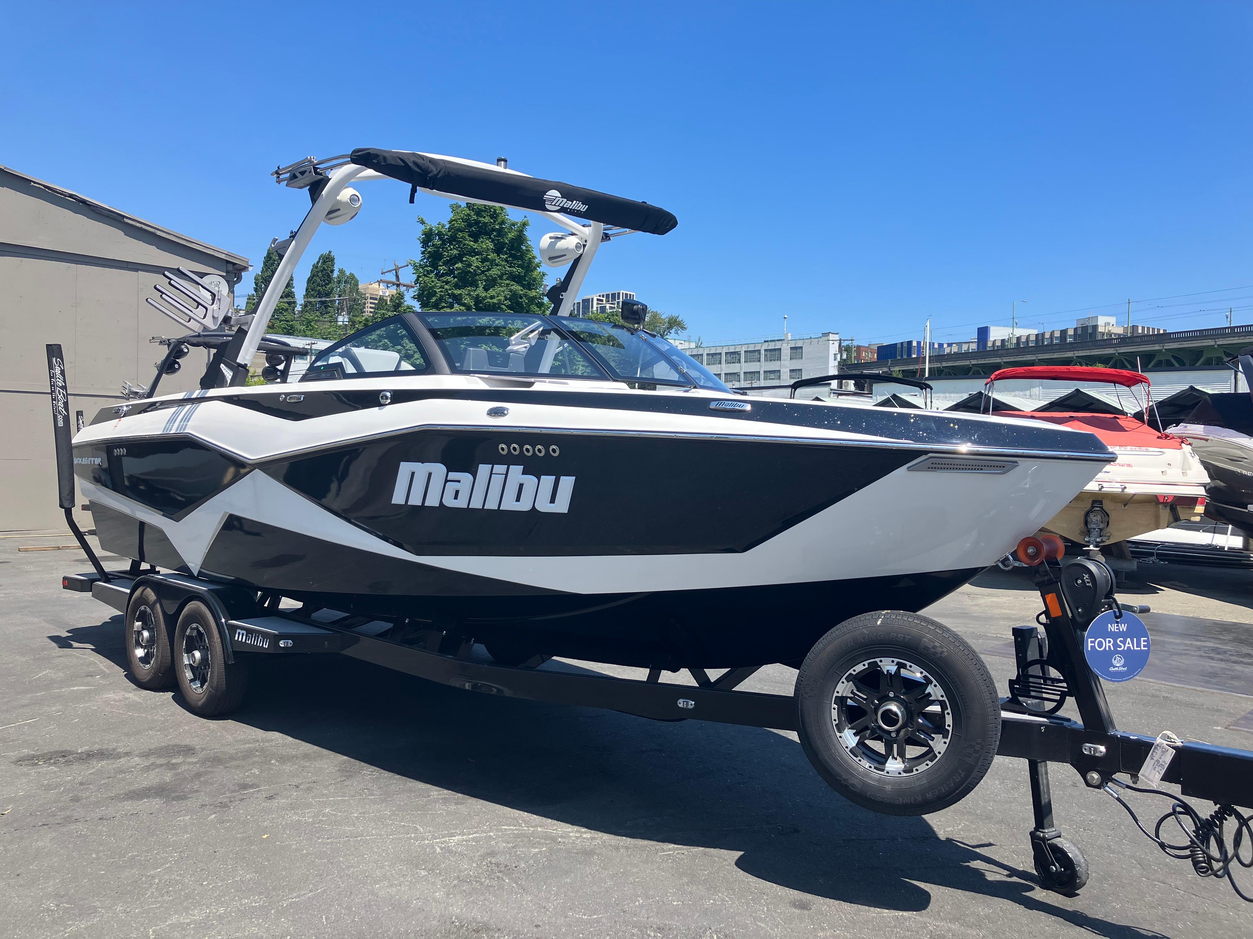 2022 Malibu 25 LSV