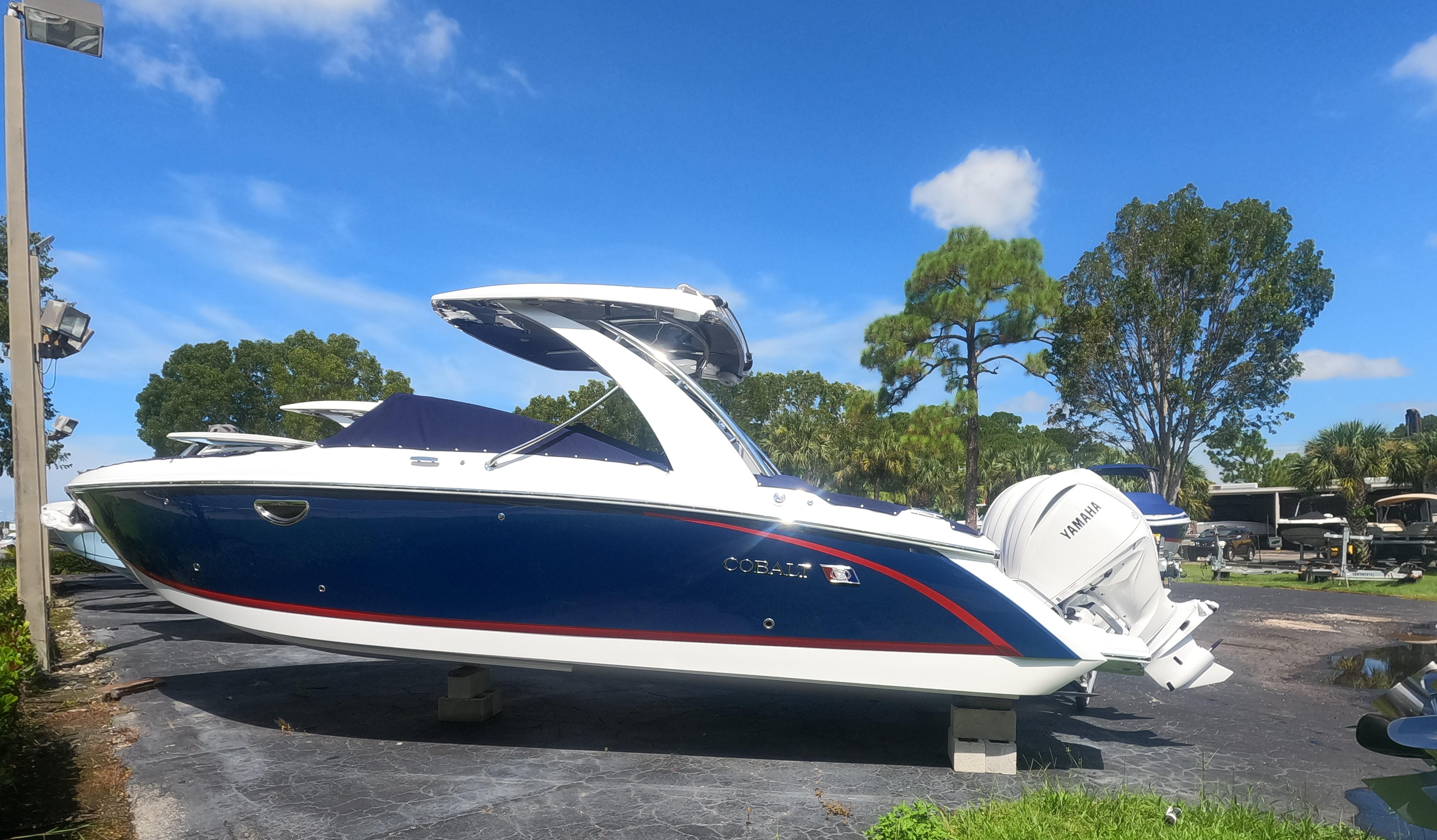 New 2023 Cobalt 30SC, 34104 Naples - Boat Trader