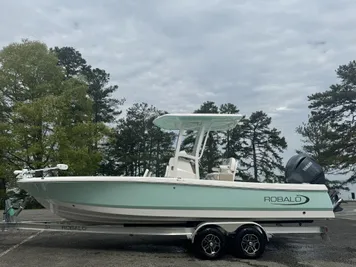 2024 Robalo 246 Cayman