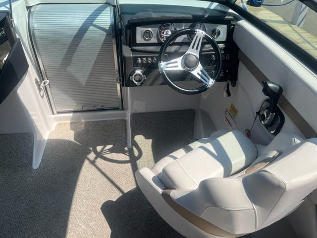 2014 Four Winns S 265 Horizon For Sale Helm with Seat