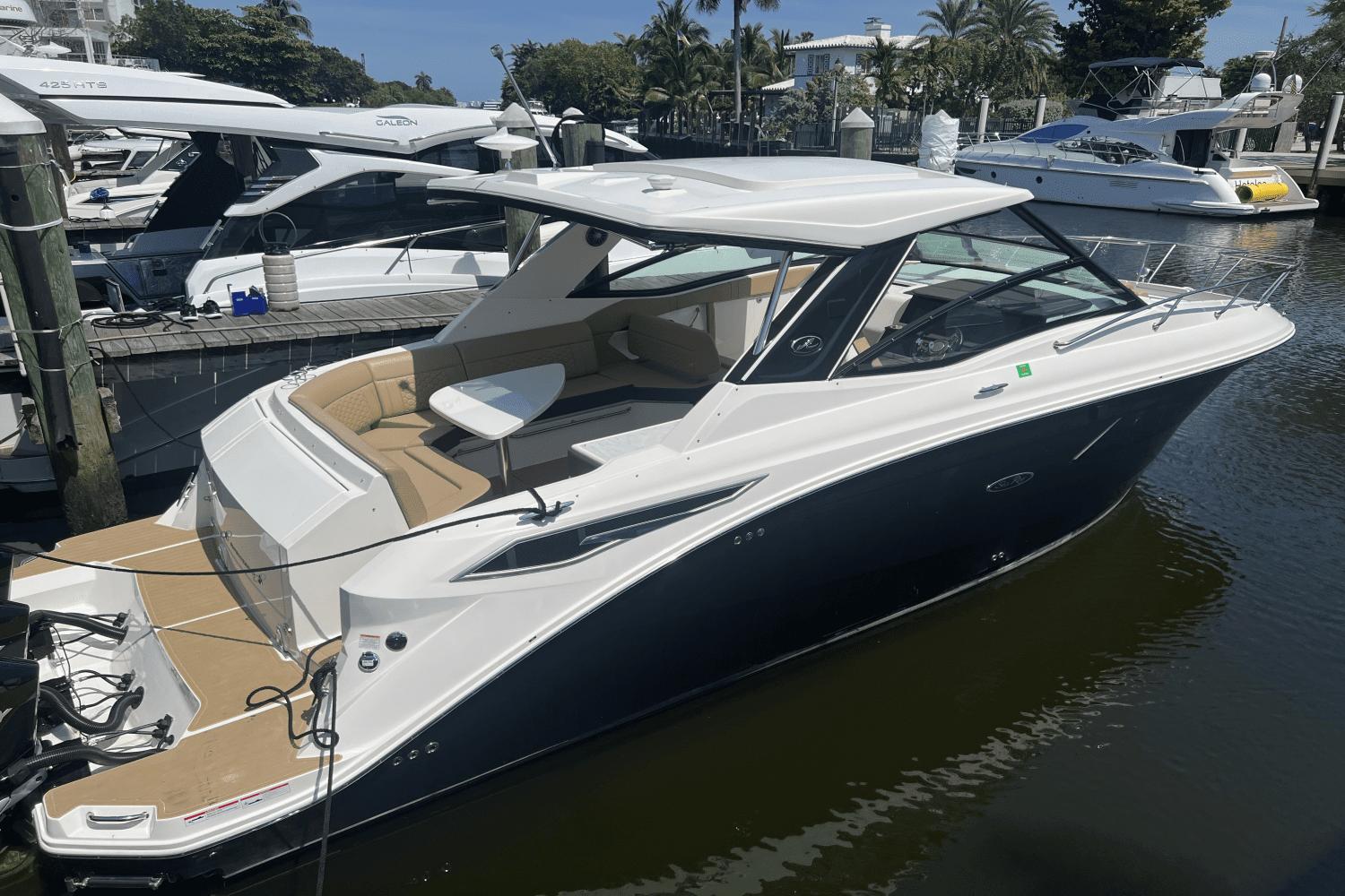 2022 Sea Ray Sundancer 320 OB