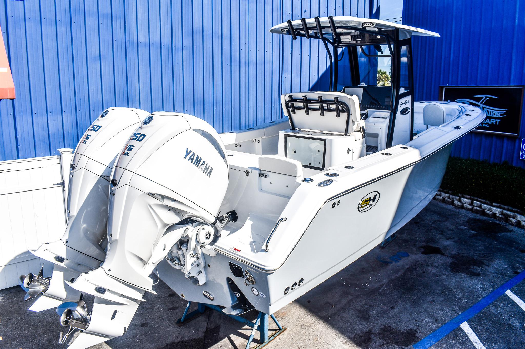 Bait Tank Leaning Post with Captains Chairs - Sea Hunt Boats