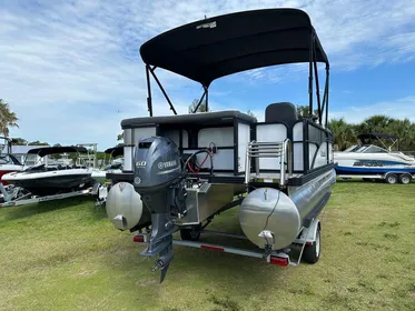 2022 Manitou 18 Aurora LE Standard Twin Tube