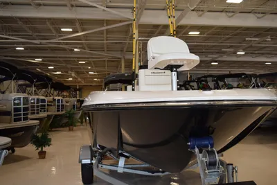 2020 Bayliner F16 Center Consol