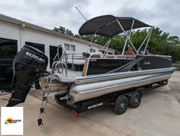 2024 Avalon 2585 LSZ VRB Windshield Tritoon