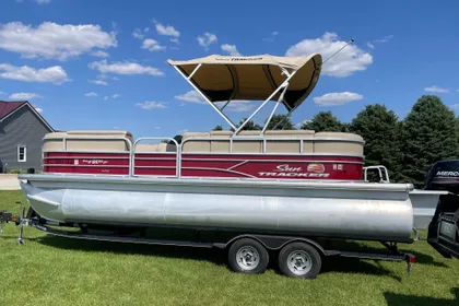 2019 Sun Tracker Party Barge