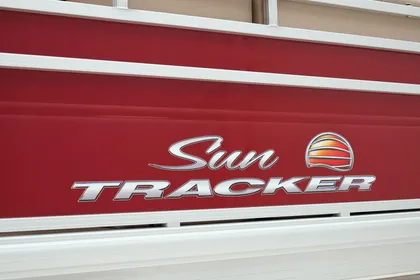 2024 Sun Tracker Party Barge 24 DLX