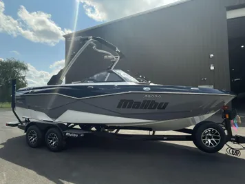 2024 Malibu 22 LSV