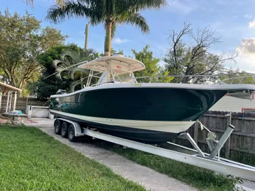 2000 Pursuit 3070 Center Console