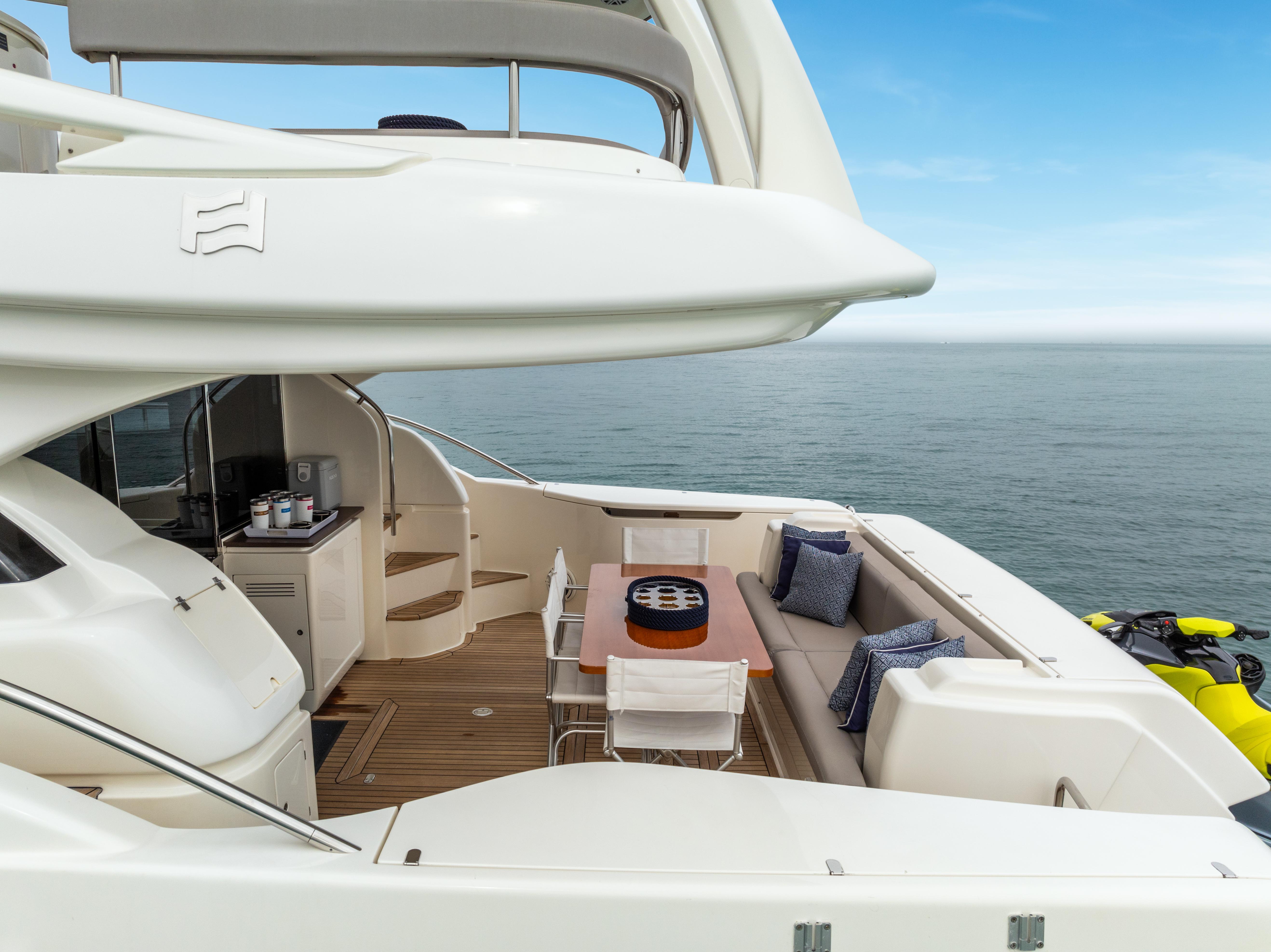 2015 Ferretti Yachts 650