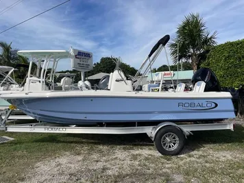 2024 Robalo 206 Cayman