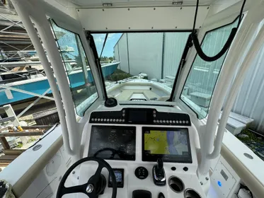 2019 Everglades 273 Center Console