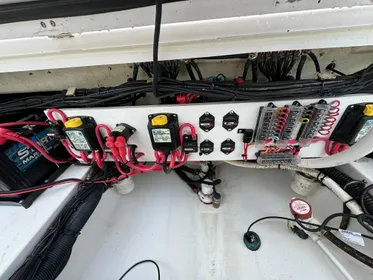 2019 Everglades 273 Center Console