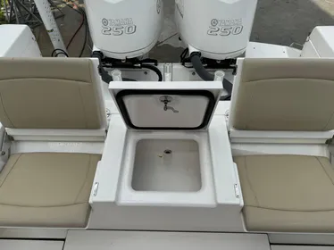 2019 Everglades 273 Center Console