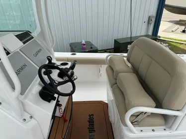 2019 Everglades 273 Center Console