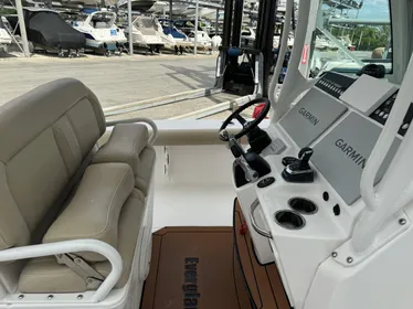 2019 Everglades 273 Center Console