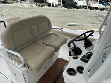 2019 Everglades 273 Center Console